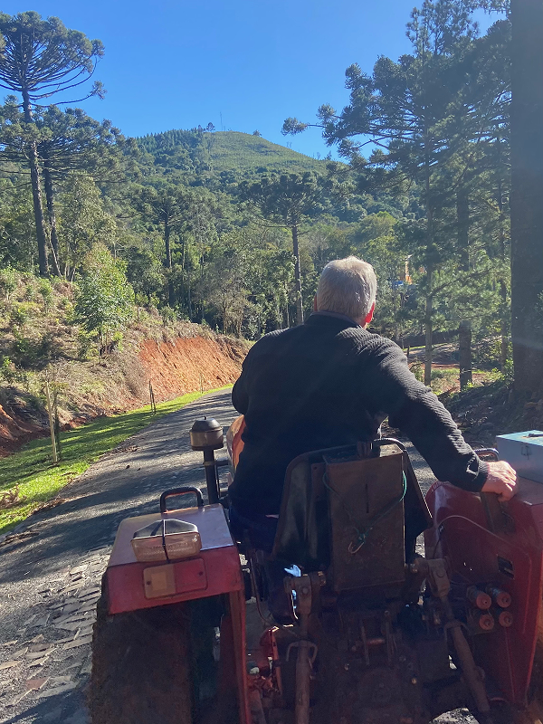 Passeio de trator pelos vinhedos de BIturuna - Paraná